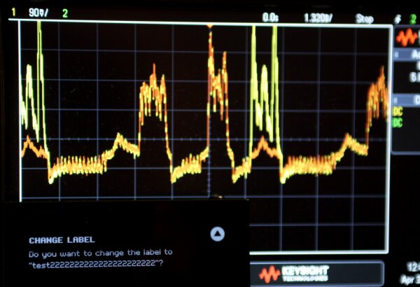 Oscilloscope view with KeepKey, main trace (yellow) and previous measurement (orange).